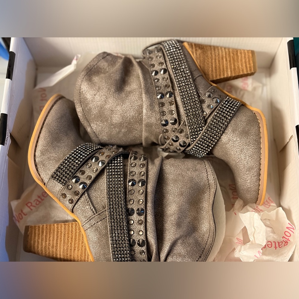 BUCKLE NOT RATED Overload Pewter Sparkle Boots-Size 6 NEW IN BOX!